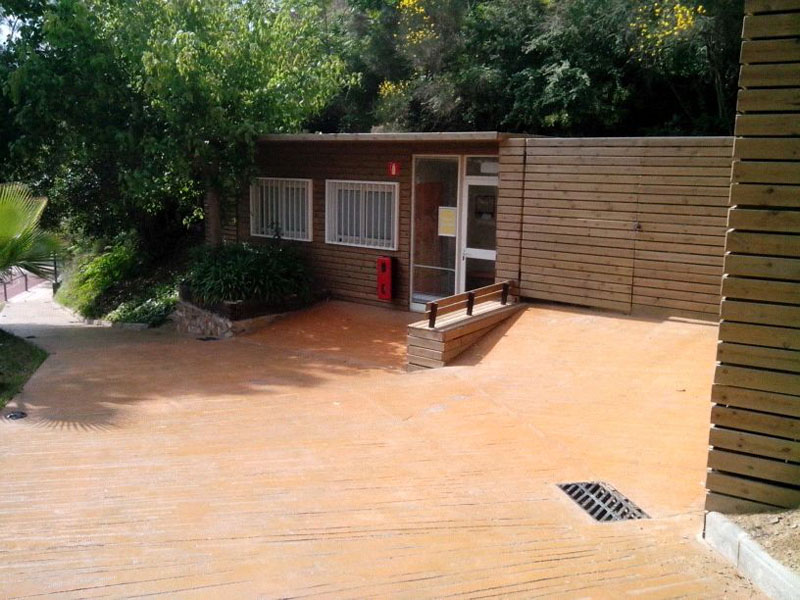 Exterior concrete ramp
