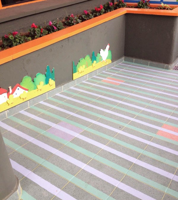 Rampa exterior de acceso a colegio infantil